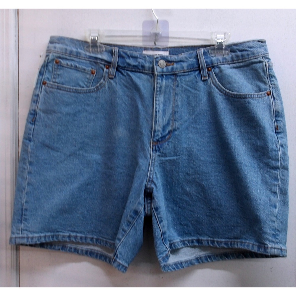 RSQ Womens Size 31 (36"x6") Light Wash Denim Midi Shorts / #26114